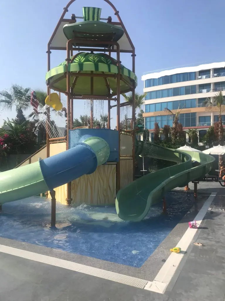 2 Kaydıraklı Çocuk Havuzu (2/2)