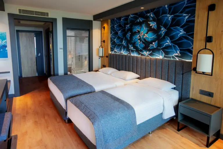 Standart Yandan Deniz Manzaralı Oda